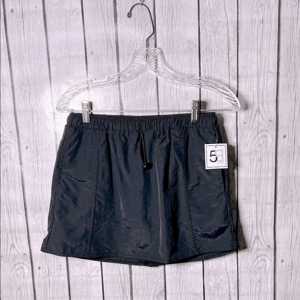 5B style black skort size Small